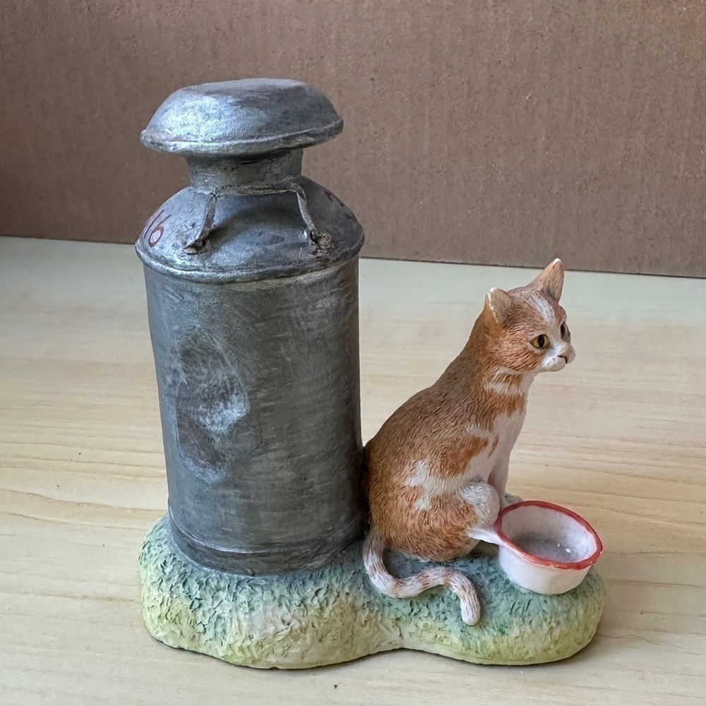 Cat with Milk Can Figurine Lowell Davis 1988 Schmid Scotland Farmhouse Vintage - Picture 2 of 12